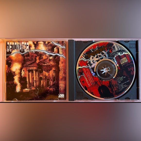 Ratt – Detonator cd
Label: Atlantic – 7567-82127-2
Format:
CD, Album - Picture 3 of 4